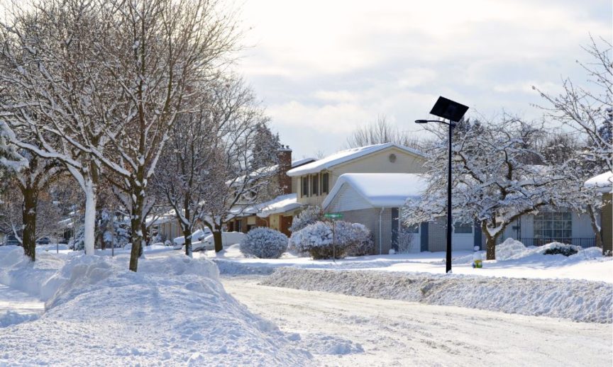 How Do Commercial Solar Lighting Systems Work in Winter?