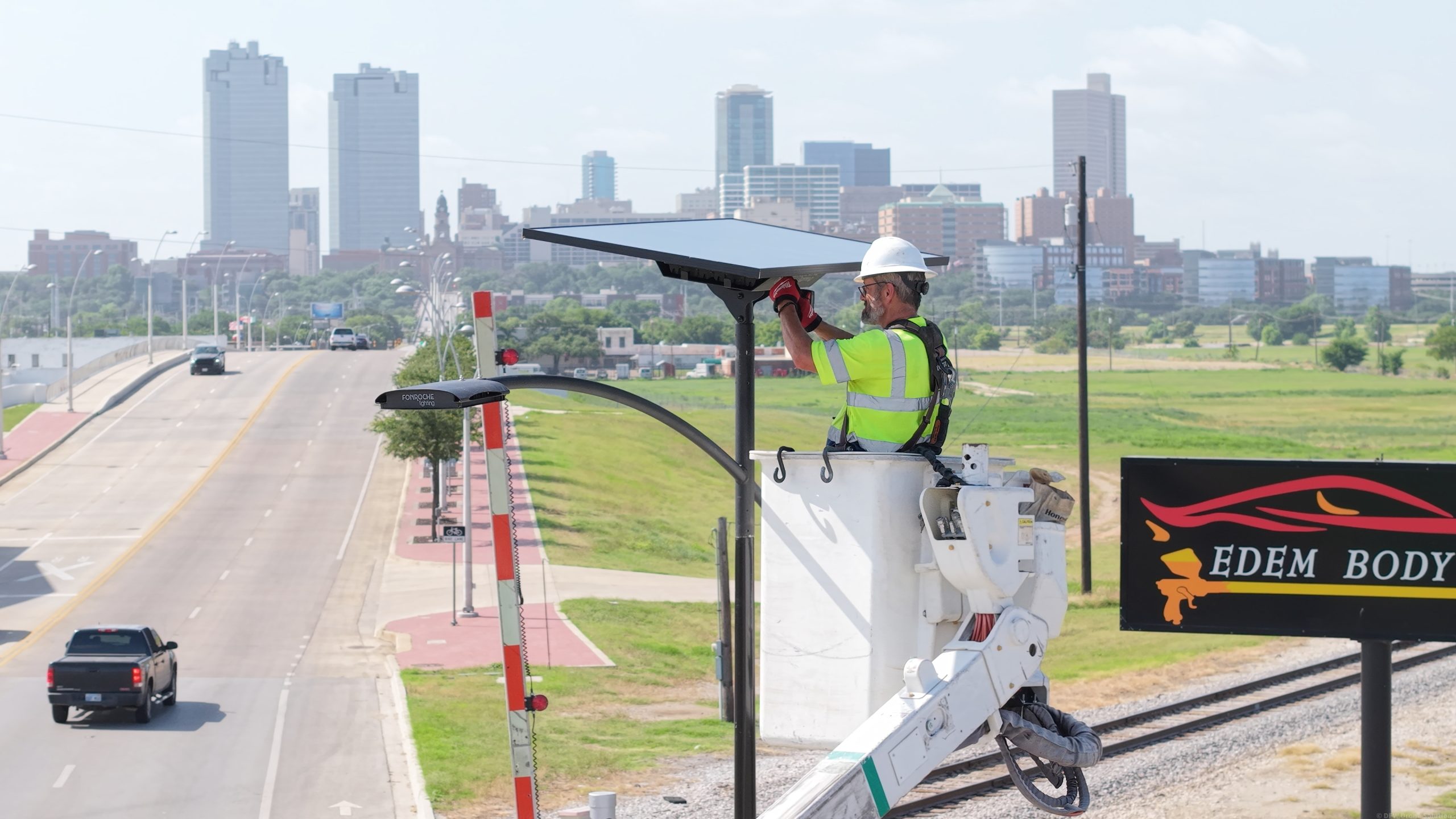 fonroche-solar-street-light-installation-fort-worth-texas.jpg Technician installing Fonroche autonomous solar street light in Fort Worth Texas