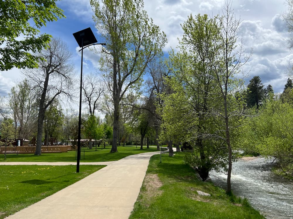smart solar light application park trail application - energy-efficient pathway lighting