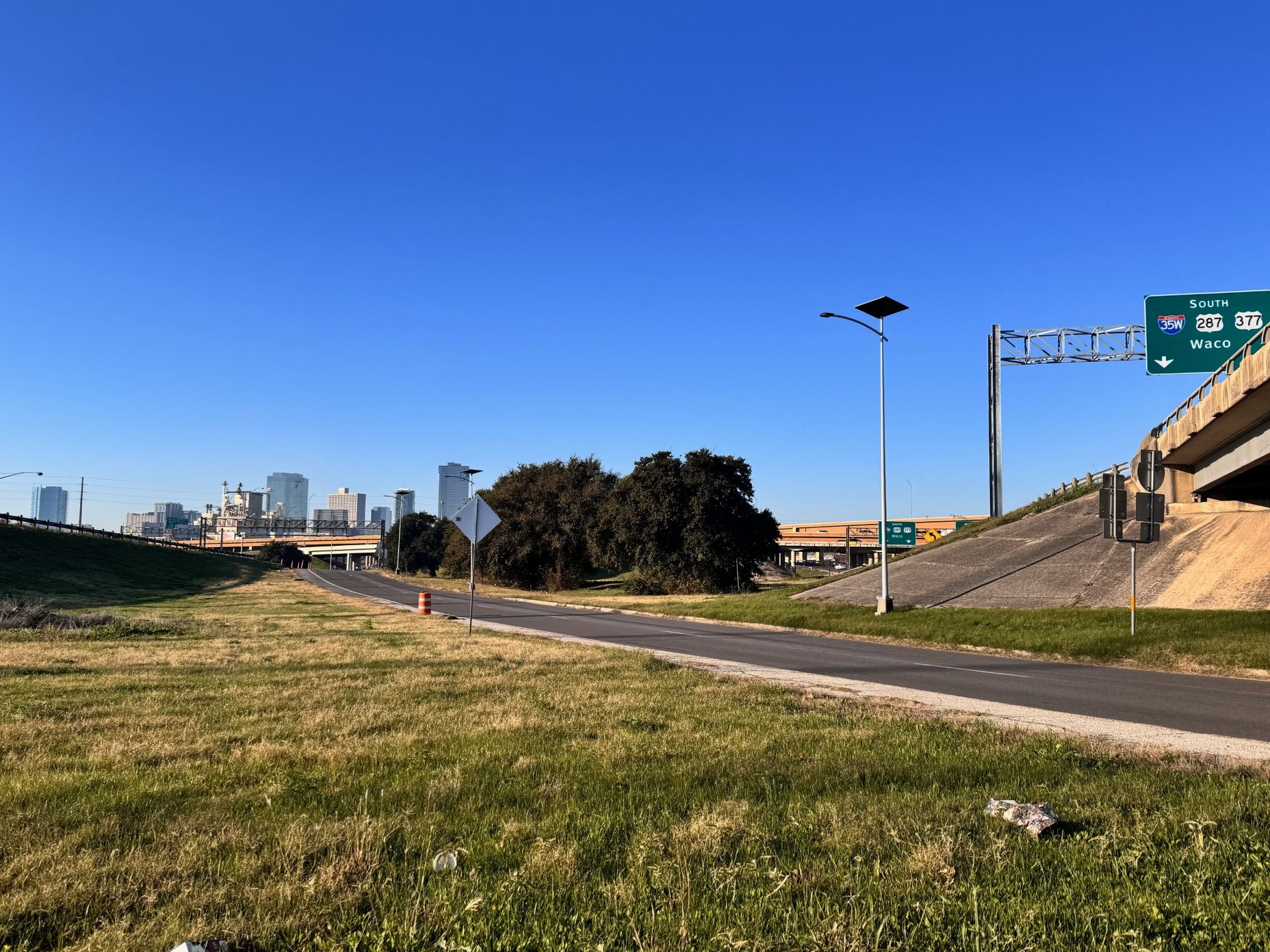 Featured image for “Traditional Street Lights vs. Solar Street Lights: A Comprehensive Comparison ”