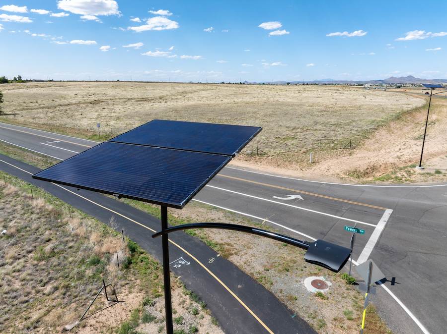 Off-grid solar streetlight installed along a transportation corridor, demonstrating reliable solar lighting for airport perimeters and transit access roads.