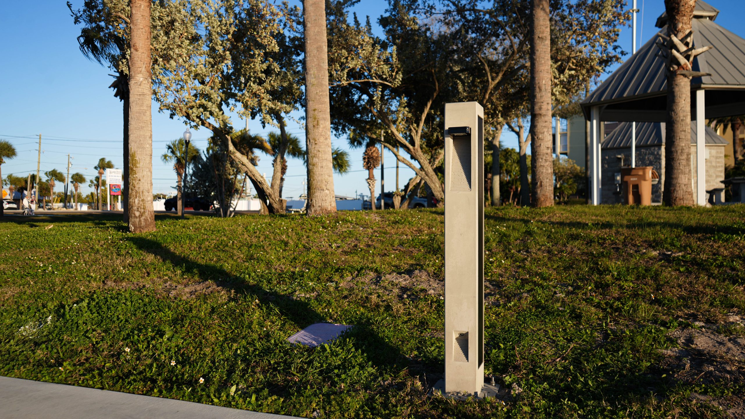 Alabama Lights Nowatt California solar landscape lighting fixture providing off-grid illumination for parks, pathways, coastal environments, and outdoor public spaces.