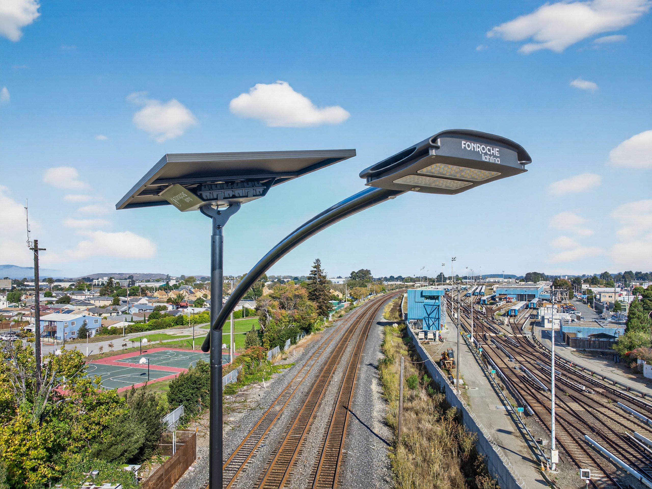 california-solar-street-lighting-rail-corridor-infrastructure.jpg California solar street lighting system delivering grid-free LED illumination for transportation corridors, public infrastructure, and urban streets.