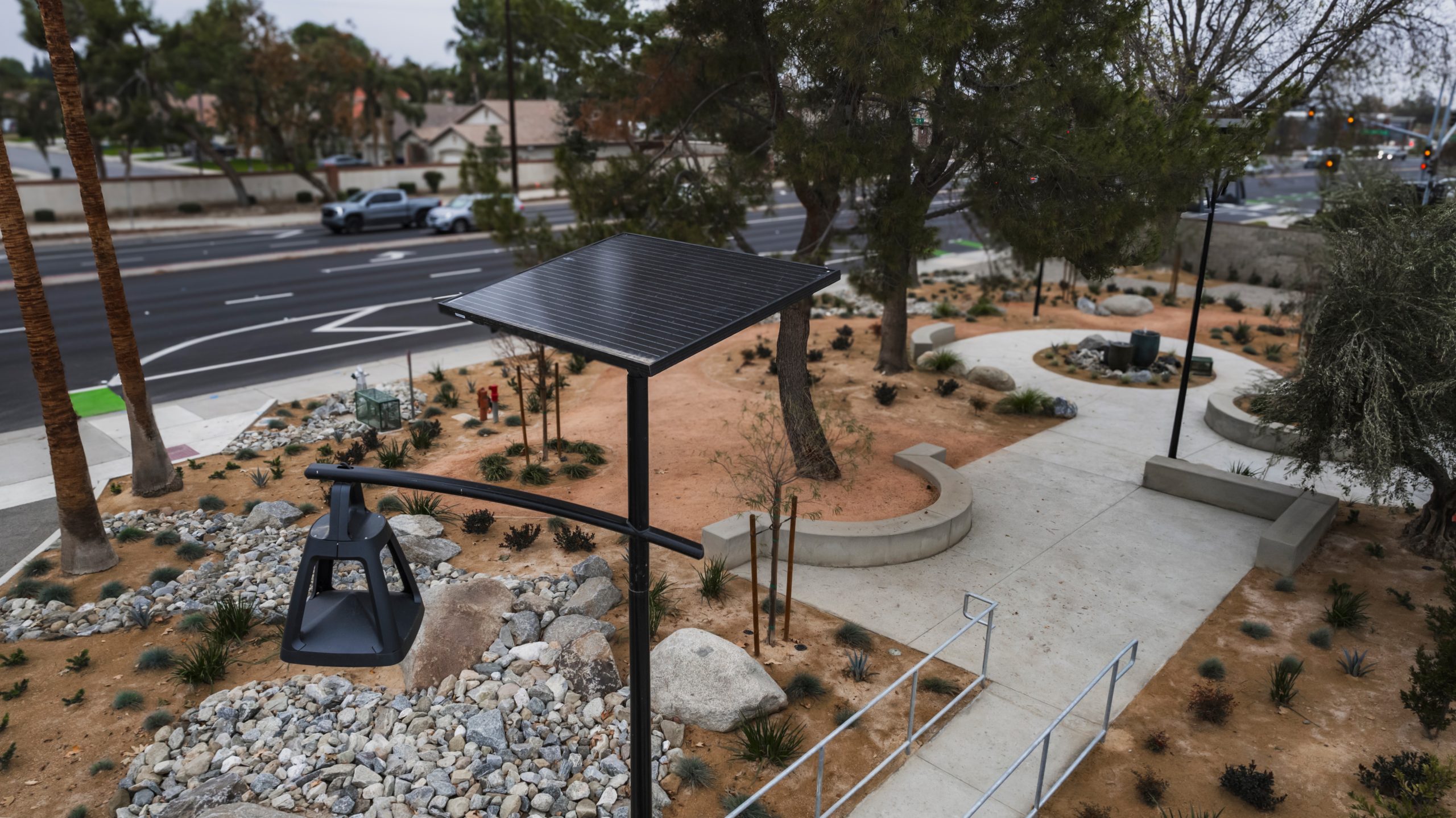 california-solar-street-lighting-urban-landscape.jpg California solar street lighting system delivering autonomous, grid-free LED illumination for public infrastructure, pedestrian pathways, and streets
