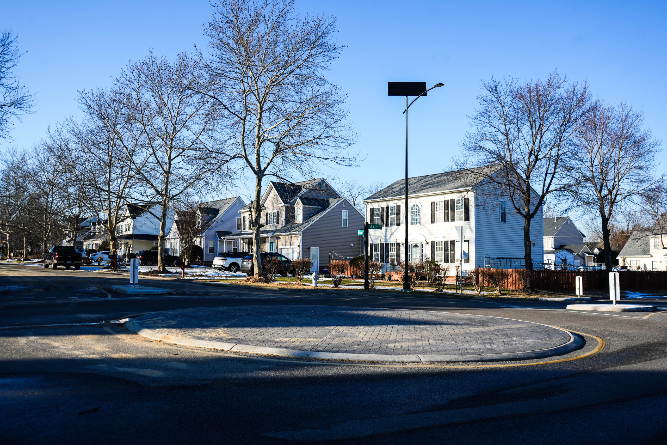Municipal solar street lighting installed in a residential neighborhood, providing safe, energy-efficient outdoor illumination for city streets and public infrastructure.