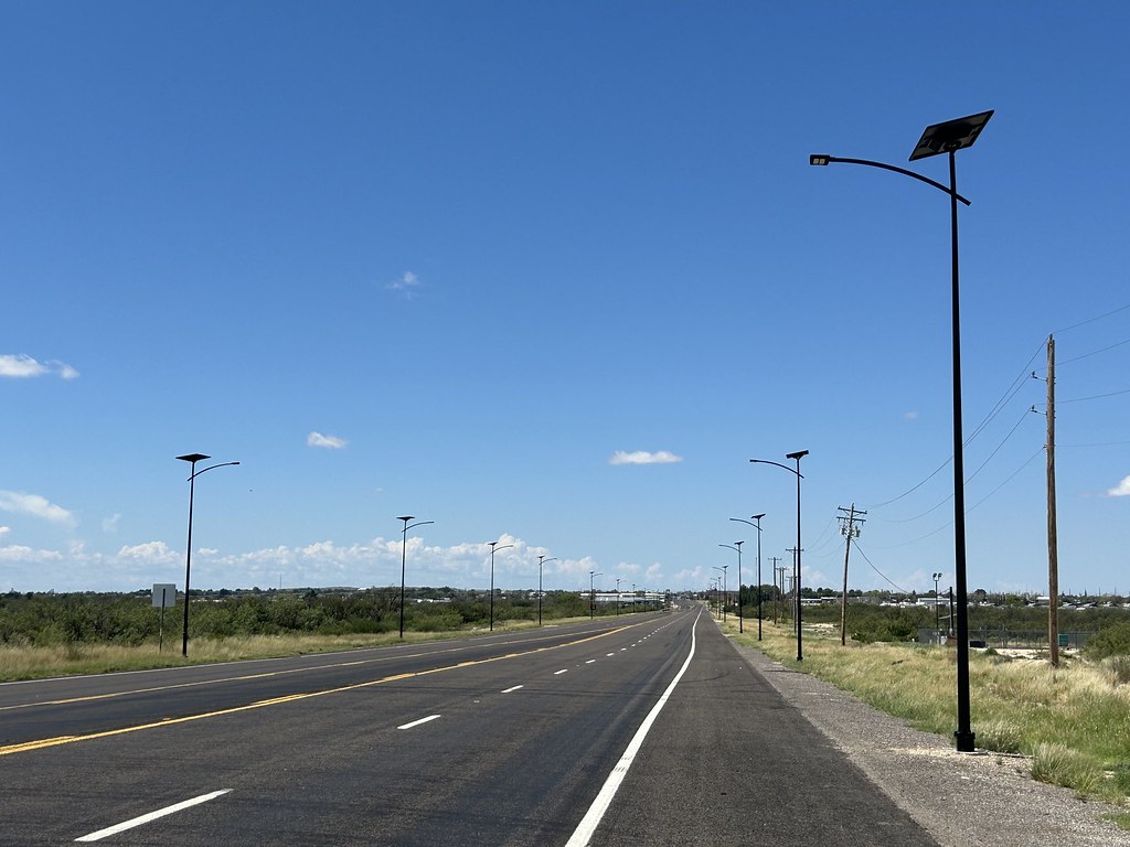 off-grid-solar-streetlights-roadway-project