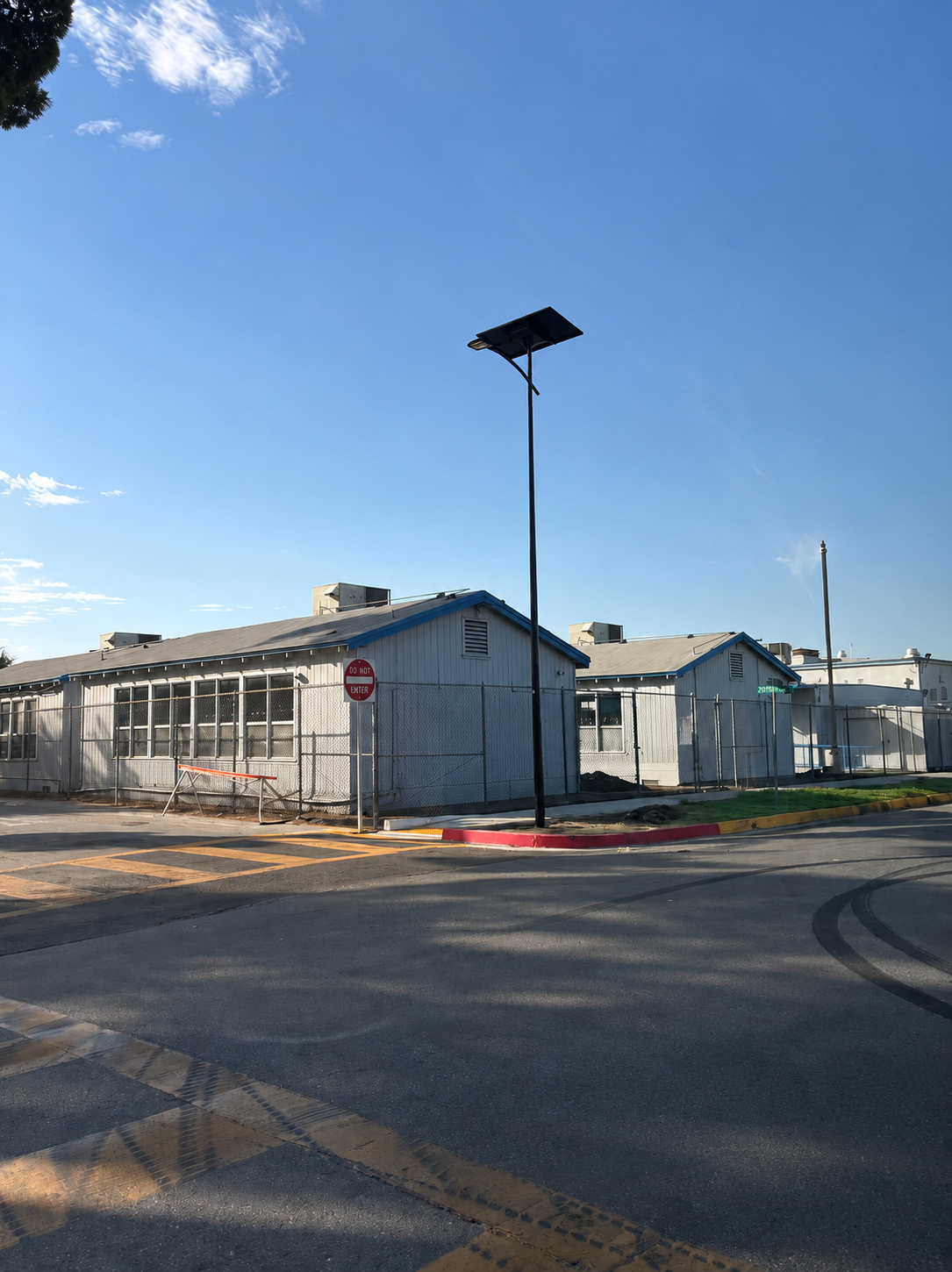 essential-smartlights-military-housing Solar street light providing reliable illumination for military housing and administrative facilities.