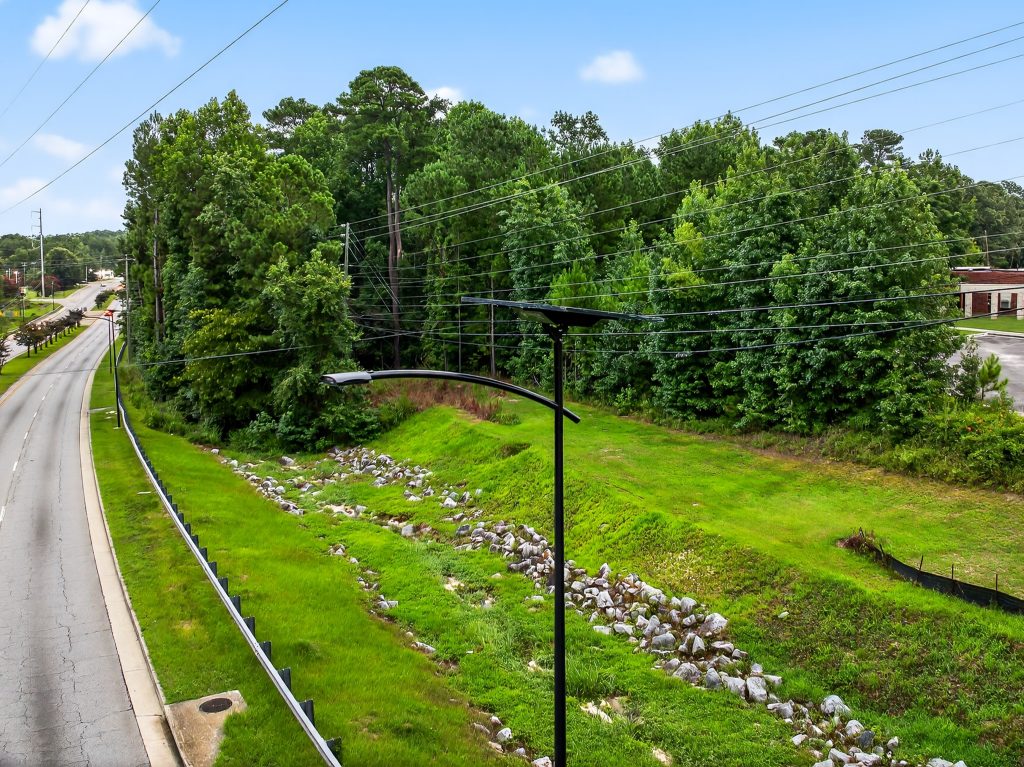 Solar-powered street light installed along a Georgia roadway, providing reliable off-grid lighting for transportation corridors and public infrastructure.