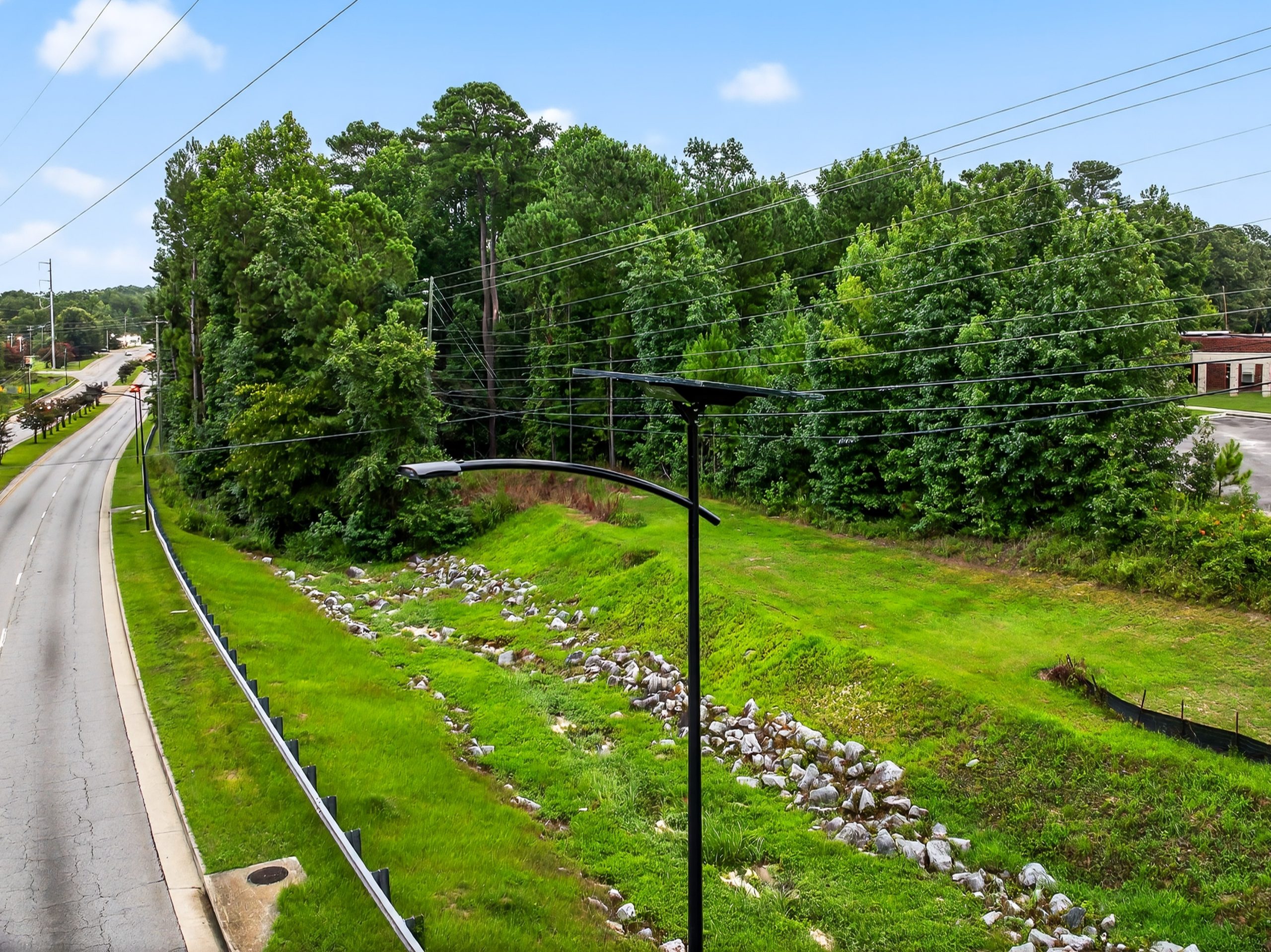 georgia-solar-street-light-roadway-corridor.jpg Georgia solar street lighting system delivering autonomous, grid-free LED illumination for roadways, transportation corridors, and municipal infrastructure.