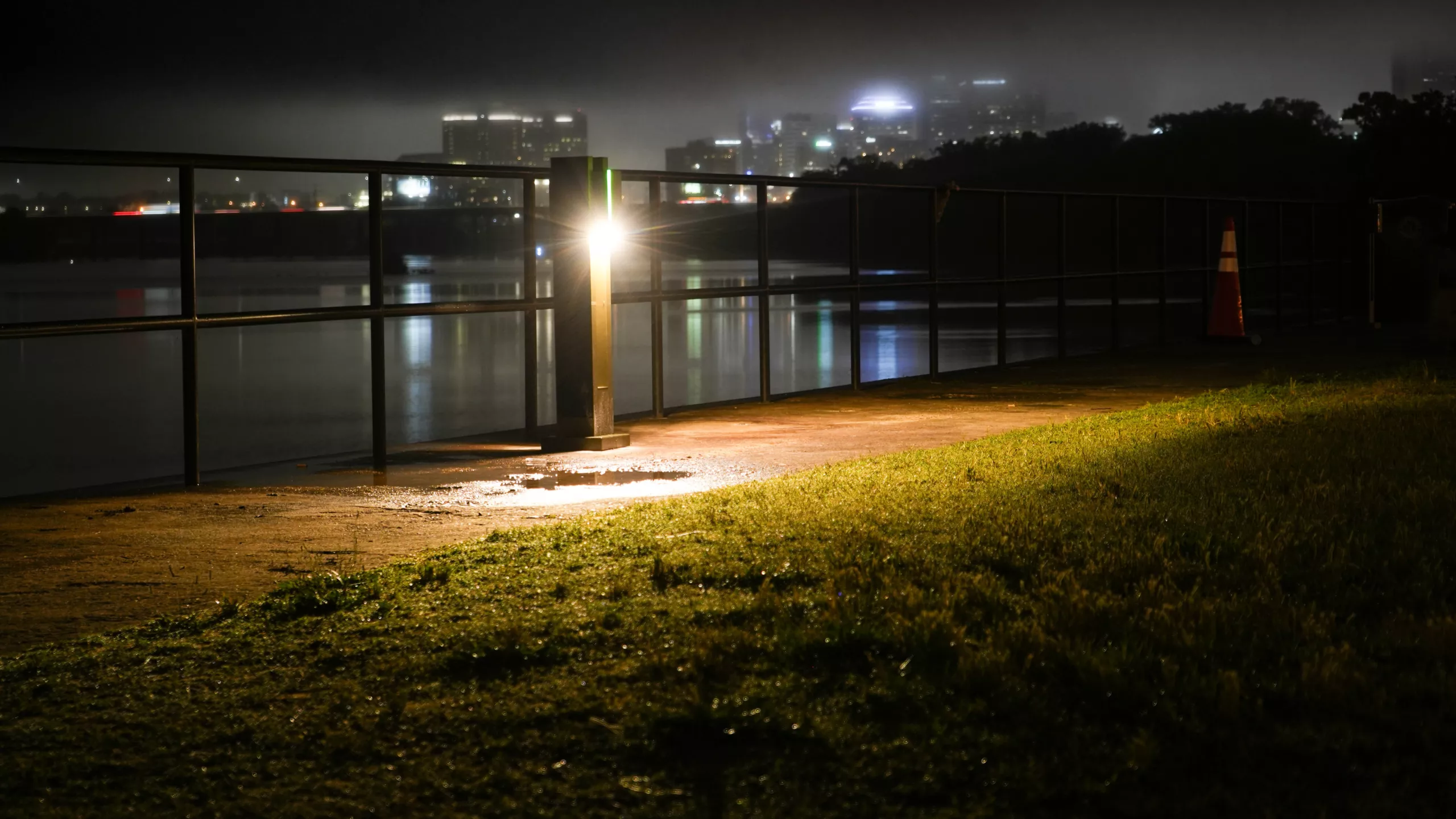 richmond-sailfest-solar-bollard-lighting-virginia.jpg Autonomous solar streetlights illuminating a roadway in Clark County, Nevada.