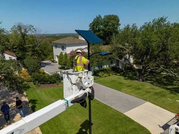 fort-worth-upgrading-to-a-modern-and-future-thinking-solar-street-light Technician installing Fonroche solar street lighting in a residential neighborhood